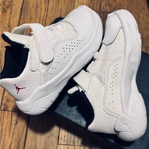 Jordan 11 Low SZ 6C